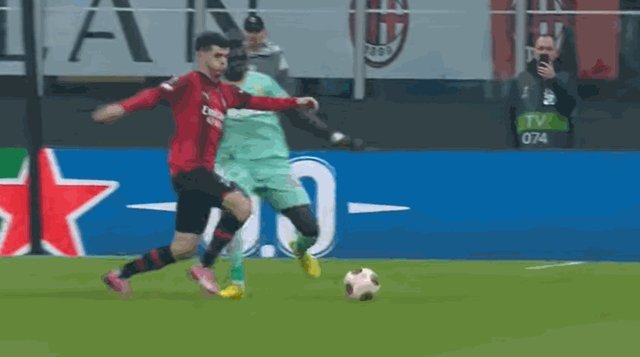 1709853181760046466.gif 直红.gif