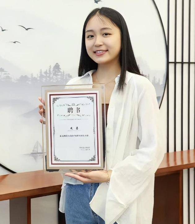 BWIN-退还美国国籍，放弃百万年薪坚定回国！全美冠军：我只为中国战！|朱易|冬奥会|花样滑冰|米兰冬奥会|运动员_新浪体育_新浪新闻